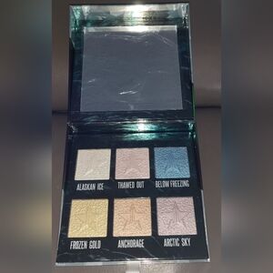 NIB Jeffree Star Northern Lights Palette